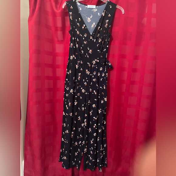 Kaleigh navy floral jumper, size large - Picture 2 of 6